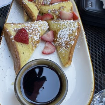 Three Birds Cafe - SUPER COLD FRENCH TOAST.... I had to Return this plate - Cafes Near Me - Winter Garden, Florida