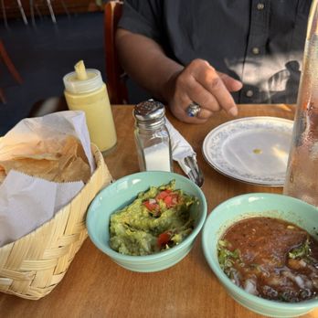 La Cocina Restaurant - Chips, Salsa, and Guacamole - Mexican Near Me - Portland, Oregon