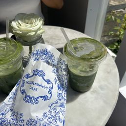 Cookie and strawberry matcha