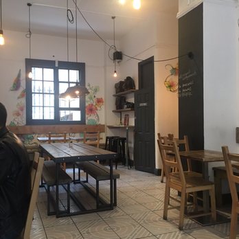 Half Cup - Cafes Near Me - London, XGL