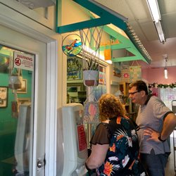 Aunty Kalei's Shave Ice - Getting some shave ice!!