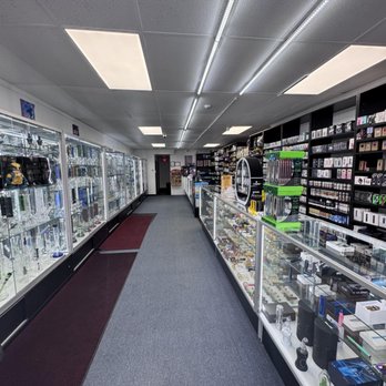 BLUEMOON SMOKE & VAPE OUTLETS - Updated May 2026 - 38 Photos - 2034  Massachusetts Ave, Cambridge, Massachusetts - Vape Shops - Phone Number -  Yelp