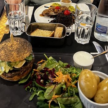 Café Remor - Burger francaise in front, cutlet in the back - Cafes Near Me - Geneva, GE