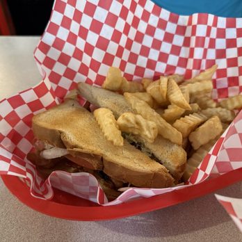 Chubby's Restaurant - BLT and fries - Southern Near Me - Sevierville, Tennessee Chubby's Restaurant - BLT and fries - Southern Near Me - Sevierville, Tennessee