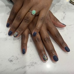 Pearl Nail Salon - Gel manicure
