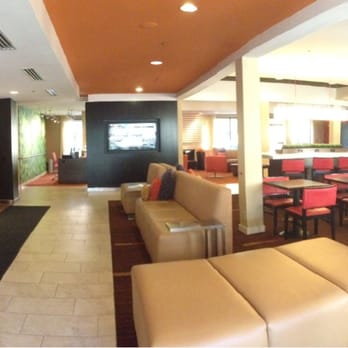 Courtyard by Marriott Des Moines West/Clive - Inviting lobby with a bistro, Internet corner, lounge... - Hotels Near Me - Clive, Iowa Courtyard by Marriott Des Moines West/Clive - Inviting lobby with a bistro, Internet corner, lounge... - Hotels Near Me - Clive, Iowa