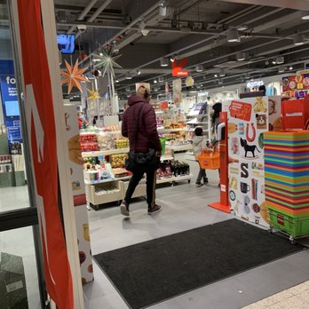 Albert Heijn - Entrance to the Hema - Grocery Near Me - Amsterdam, New Hampshire