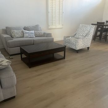 Oscar’s Flooring - Living room - Flooring Near Me