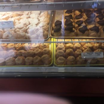 Liliha Bakery - Bakeries Near Me - Honolulu, Hawaii
