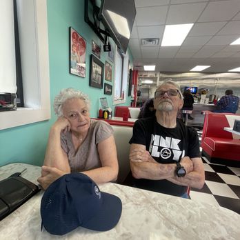 Bubby's Diner - Waiting .. tic toc - Diners Near Me - Huntsville, Alabama