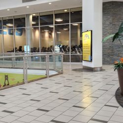 EōS Fitness - Enter through the mall.