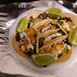 Mateo’s Tacos & More - Carde asade tacos