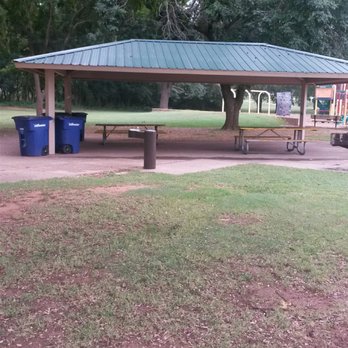 Strickland Park - Small covered picnic area. - Parks Near Me