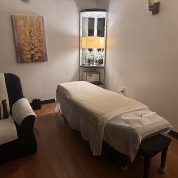 Water Lounge Spa - The room was clean, tidy, and well-organized, which gave me a very comfortable and relaxing feeling. - Day Spas Near Me - Millbrae, California Water Lounge Spa - The room was clean, tidy, and well-organized, which gave me a very comfortable and relaxing feeling. - Day Spas Near Me - Millbrae, California