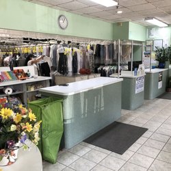 Aida's Dry Cleaners - Super clean!