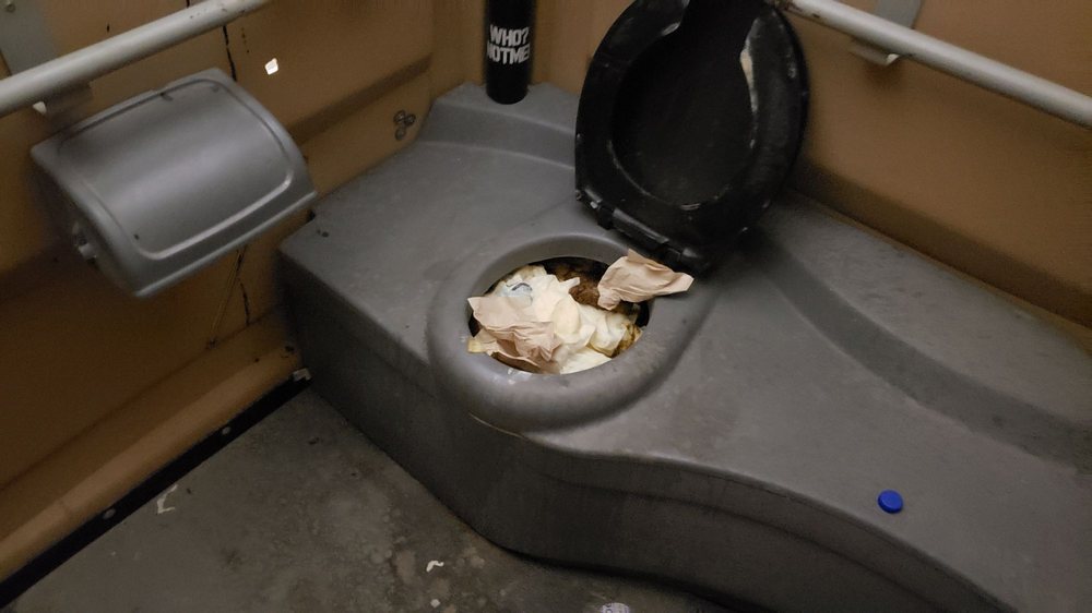 HORNBROOK CHEVRON Updated September 2024 14 Photos 114 Copco Rd