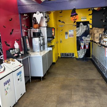 Snarfburger - Inside - Self Service Drink Station - Burgers Near Me - Denver, Colorado