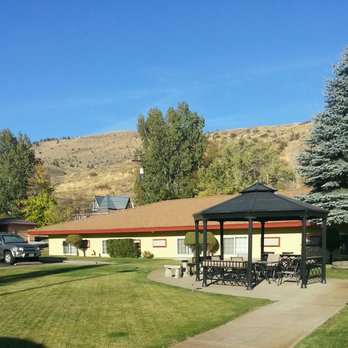 Fremont Inn - Gazebo outside entry - Hotels Near Me - Lakeview, Oregon