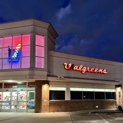 Walgreens - Exterior at night