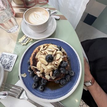 La Parisienne - French Toast.     Beyond compare - Cafes Near Me - New York, New York