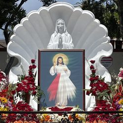 Long Beach Marian Shrine Duc Me - Mary's and Easter Day