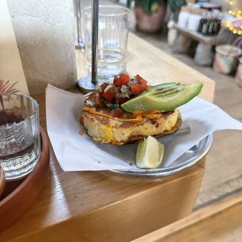 Clavel - Tostada de jaiba - Bars Near Me - Baltimore, Maryland