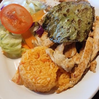 Hacienda Arandas - Chicken fajita plate w/ side of refried beans, rice, salad and nopal - Mexican Near Me - Laredo, Texas Hacienda Arandas - Chicken fajita plate w/ side of refried beans, rice, salad and nopal - Mexican Near Me - Laredo, Texas