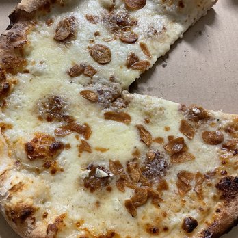 Mad Bene - Garlic pizza 3/5 a little salty but flavor was EXQUISITE - Italian Near Me - Kapolei, Hawaii Mad Bene - Garlic pizza 3/5 a little salty but flavor was EXQUISITE - Italian Near Me - Kapolei, Hawaii