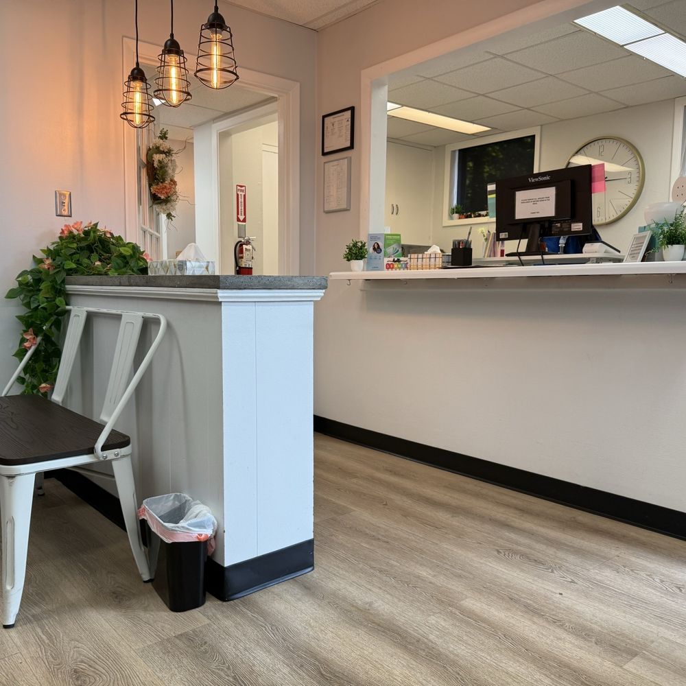 Urgent Tooth - Nice lobby with a friendly helpful staff. - General Dentistry Near Me - Greensboro, North Carolina Urgent Tooth - Nice lobby with a friendly helpful staff. - General Dentistry Near Me - Greensboro, North Carolina