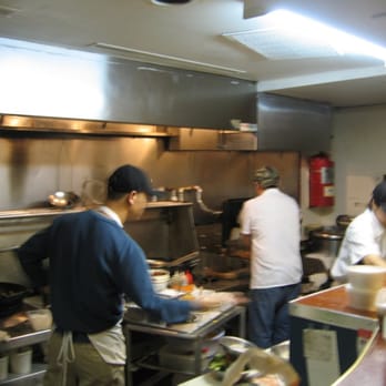 Restaurant Kam DO - A view into the kitchen where the action happens - Chinese Near Me - Saint-Laurent, Quebec