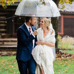 Beautiful Mess Photography - St. Louis fall wedding, bride and groom holding umbrella in the rain.