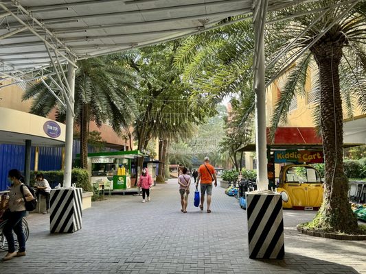 SM Mall of Asia by null