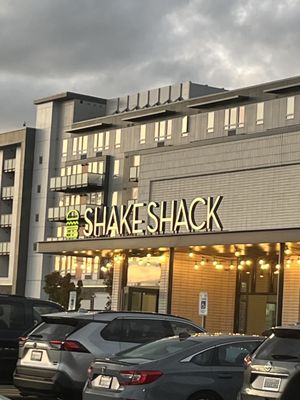 Shake Shack Alderwood by null