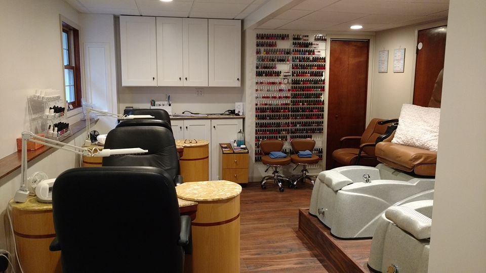 Rhonda's Nail Den Logo