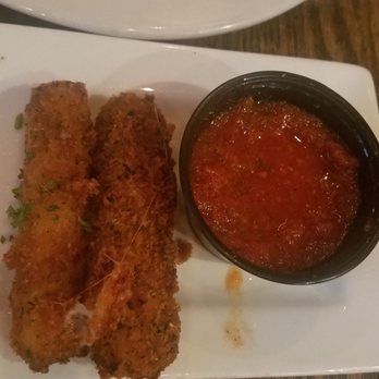 Gino's East - South Loop - Mozzarella sticks - very crunchy - Pizza Near Me - Chicago, Illinois