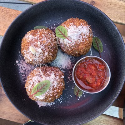 Piccone’s Corner by null