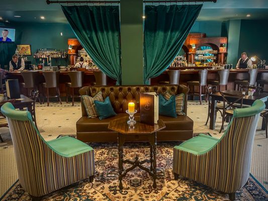 White Pillars Restaurant and Lounge by null