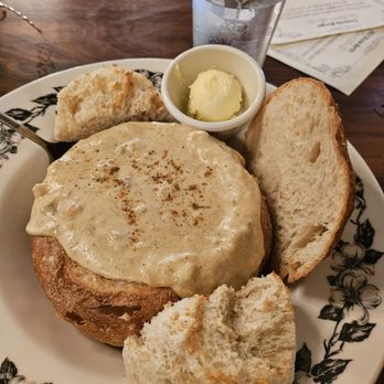 Multnomah Falls Lodge Restaurant - Salmon chowder bread bowl - New American Near Me - Bridal Veil, Oregon Multnomah Falls Lodge Restaurant - Salmon chowder bread bowl - New American Near Me - Bridal Veil, Oregon