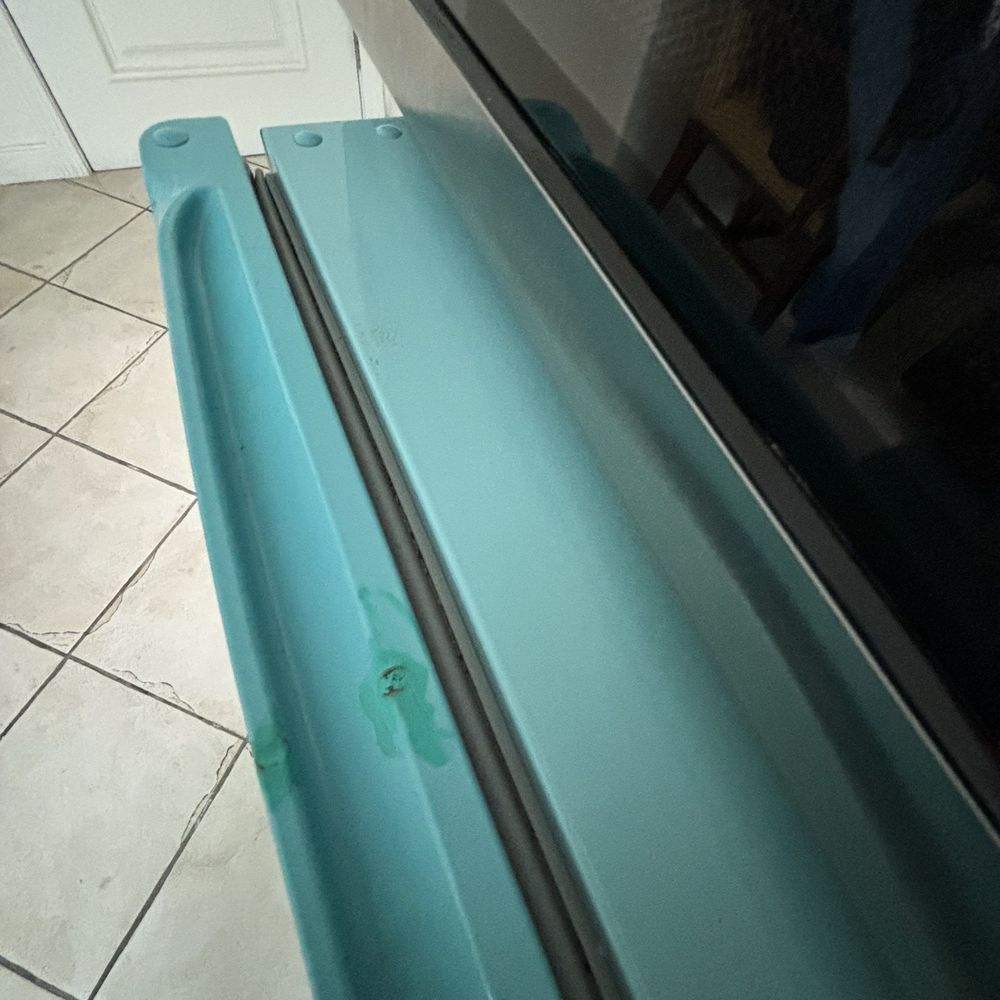Chantico Inn & Suites - Stains/dirt on the fridge - Hotels Near Me - Ojai, California