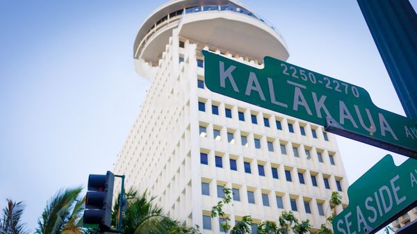 Waikiki Shopping Plaza by null