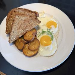 Classic Diner - Apple Sausage Platter w/sunny side up eggs