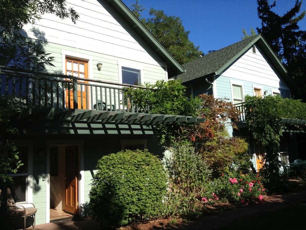 ABBOTT’S COTTAGES Updated September 2024 464 N Main St, Ashland