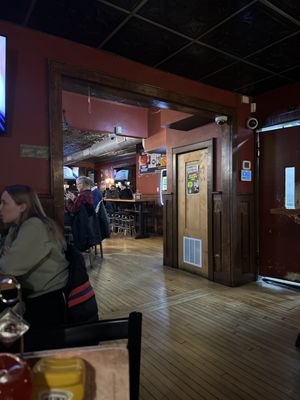 Oscar's Pub & Grill by null