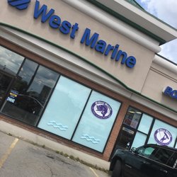 West Marine - Awful. Awful. Awful.