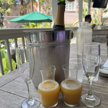 The Wellborn - Mimosa Flight - Lounges Near Me - Orlando, Florida The Wellborn - Mimosa Flight - Lounges Near Me - Orlando, Florida