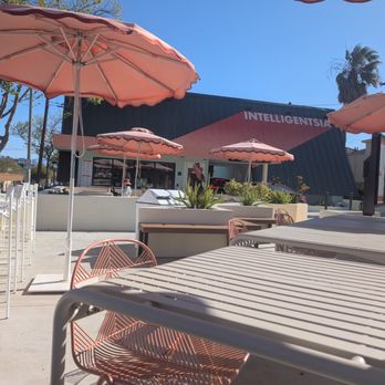 Intelligentsia Coffee - outside patio - Coffee & Tea Near Me - Santa Monica, California Intelligentsia Coffee - outside patio - Coffee & Tea Near Me - Santa Monica, California