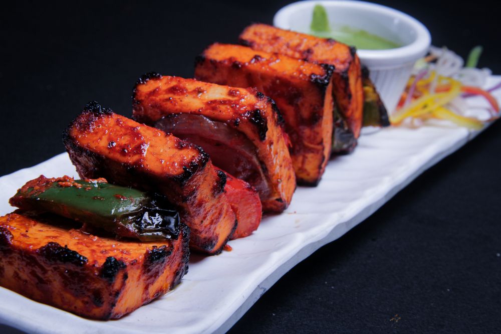 ROYAL SPICE Updated April 2024 21B 25 Amy Croft Drive, Tecumseh