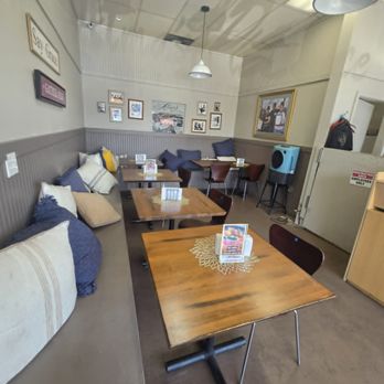 Alma's Place - Inside is nice - Desserts Near Me - Compton, California