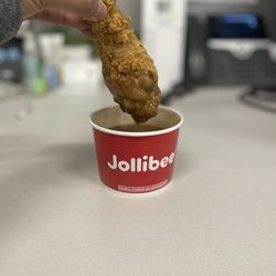 Jollibee - Tastes too good to be wrong- to dip or not to dip