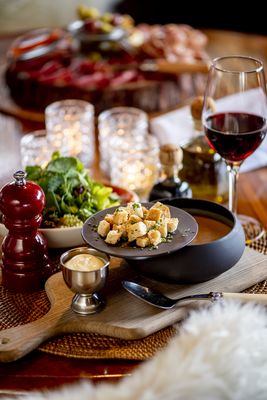 Le Rouge Restaurant & Après-Ski by null